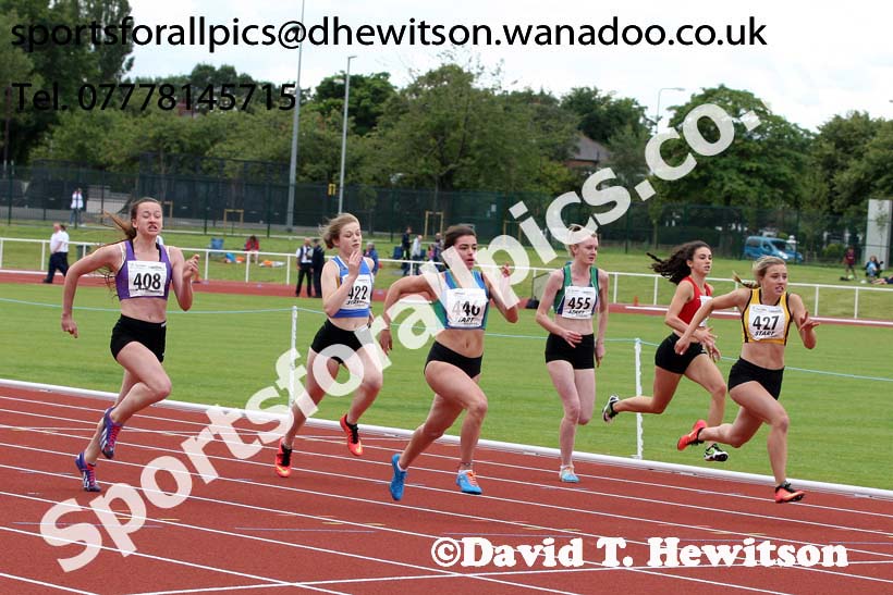 Under-17 womens 100 metres. Photo: David T. Hewitson/Sports for All Pics